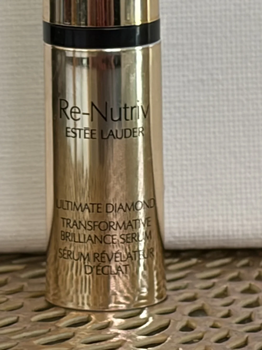 Estée Lauder Re-Nutriv Ultimate Diamond Brilliance Serum - Gold and Black Trim
